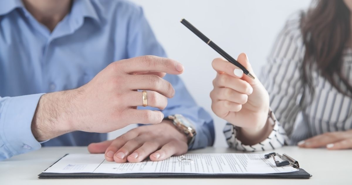 What Professional Experts Might I Need to Resolve My Divorce?